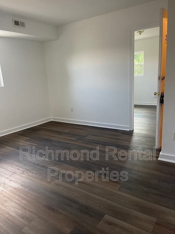2908 E Clay St #1 - Photo 3 of 8