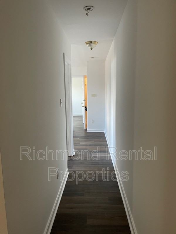 2908 E Clay St #1 - Photo 6 of 8