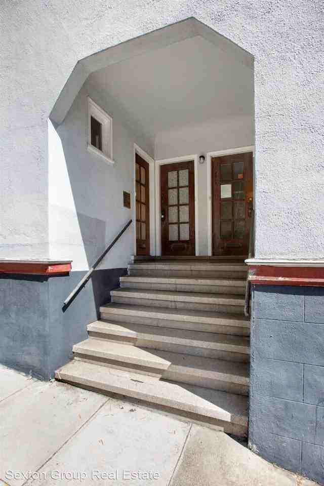 2906 Pine St - Photo 3 of 19