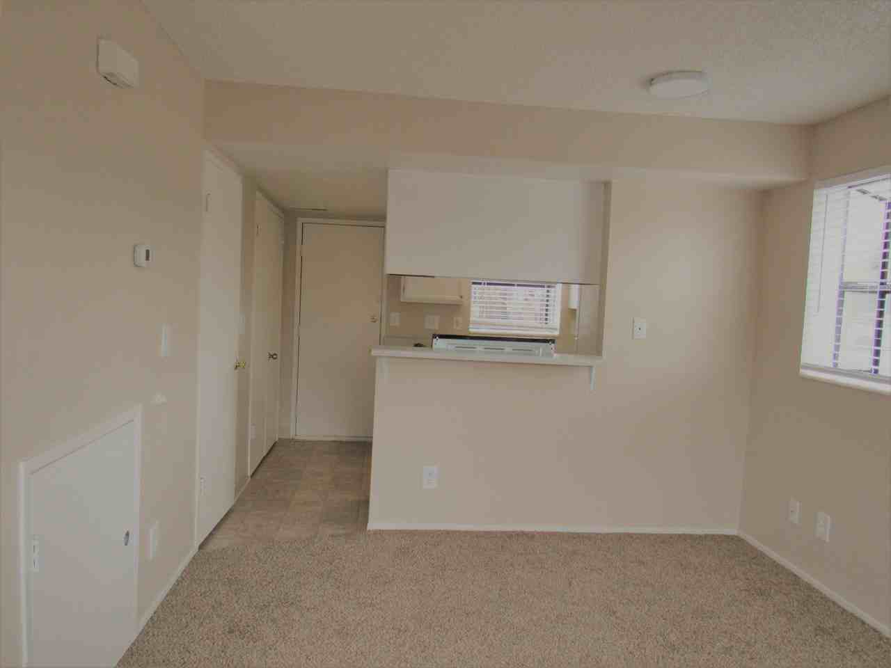 927 Manhattan St - Photo 2 of 12