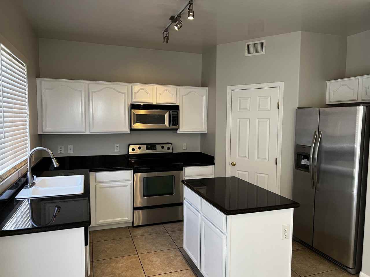 3022 W Ferruccio Pl - Photo 2 of 14