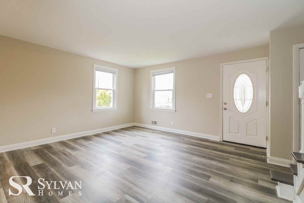 1010 Reverdy Rd - Photo 3 of 15