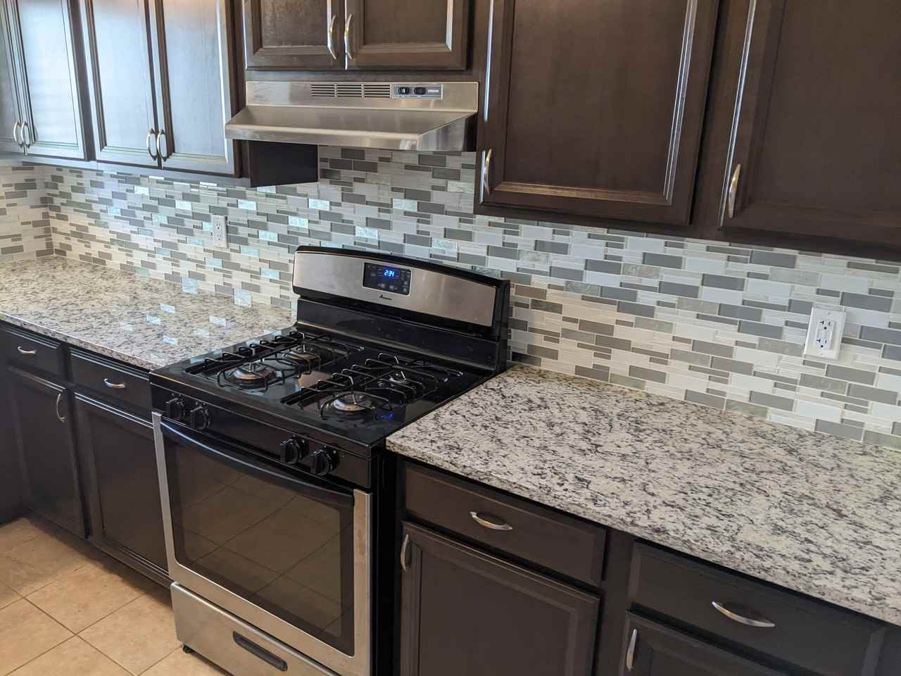 536 North Leona Avenue - Photo 3 of 9