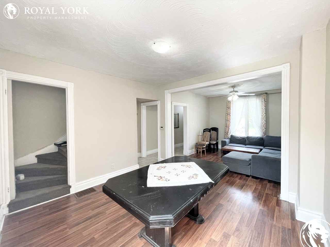 184 Bay St N - Photo 2 of 27