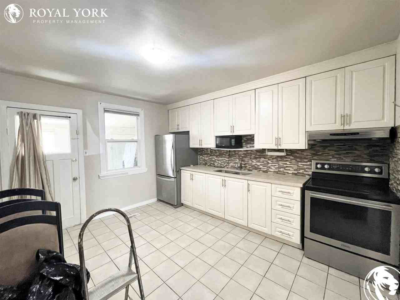 184 Bay St N - Photo 3 of 27