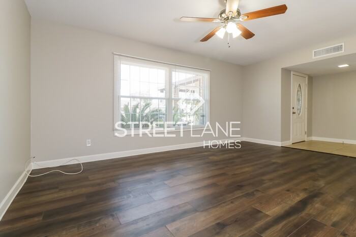 3621 W Hearn Rd - Photo 3 of 15