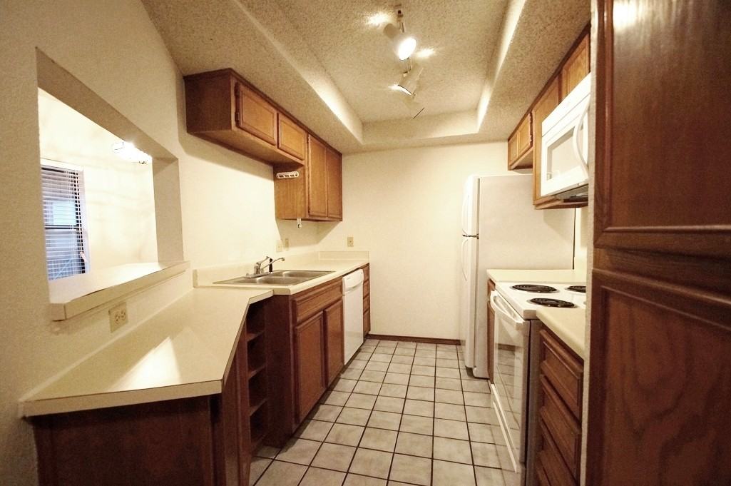 112 W 33rd St - Photo 2 of 6