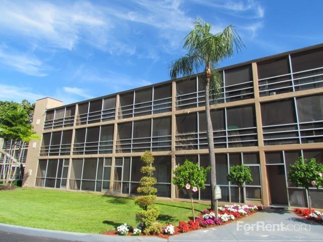 Sunset Club Apartments - Photo 2 of 25