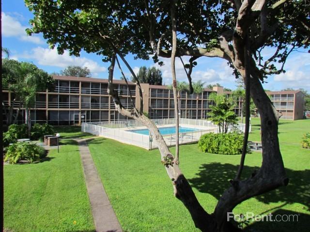 Sunset Club Apartments - Photo 3 of 25