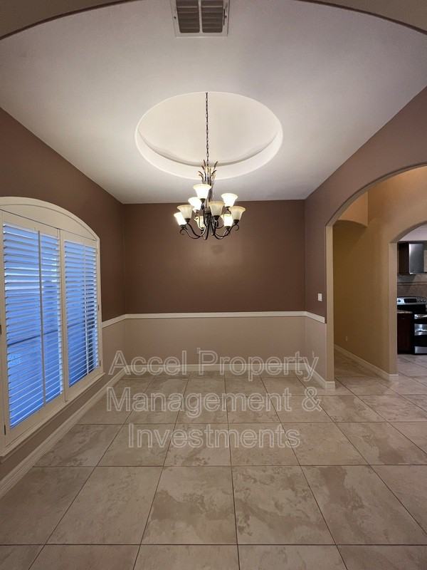 3911 Inez St - Photo 3 of 32