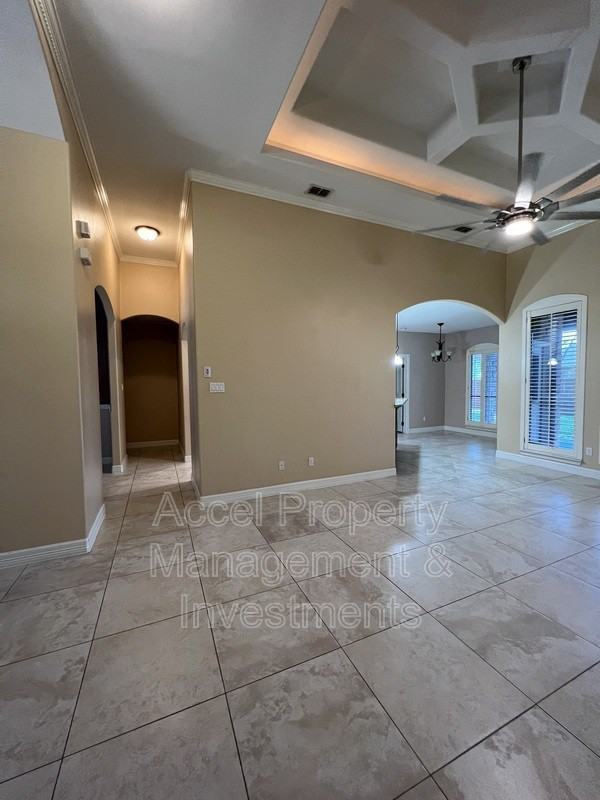 3911 Inez St - Photo 6 of 32
