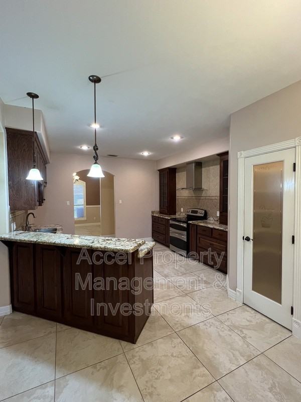 3911 Inez St - Photo 7 of 32