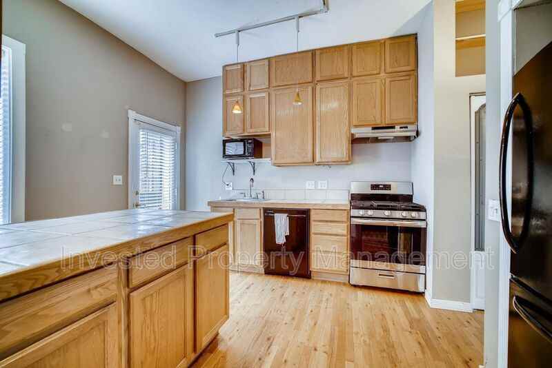 363 Cherokee St - Photo 2 of 17