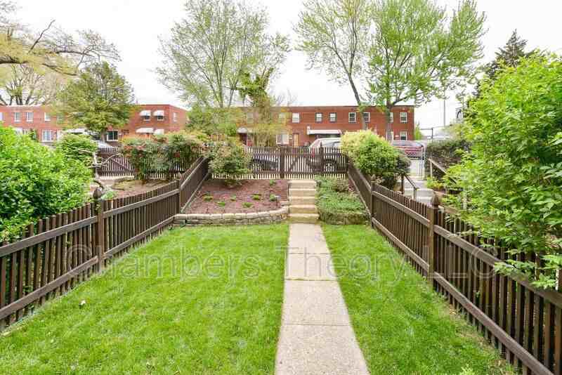 629 S Henry St - Photo 4 of 50