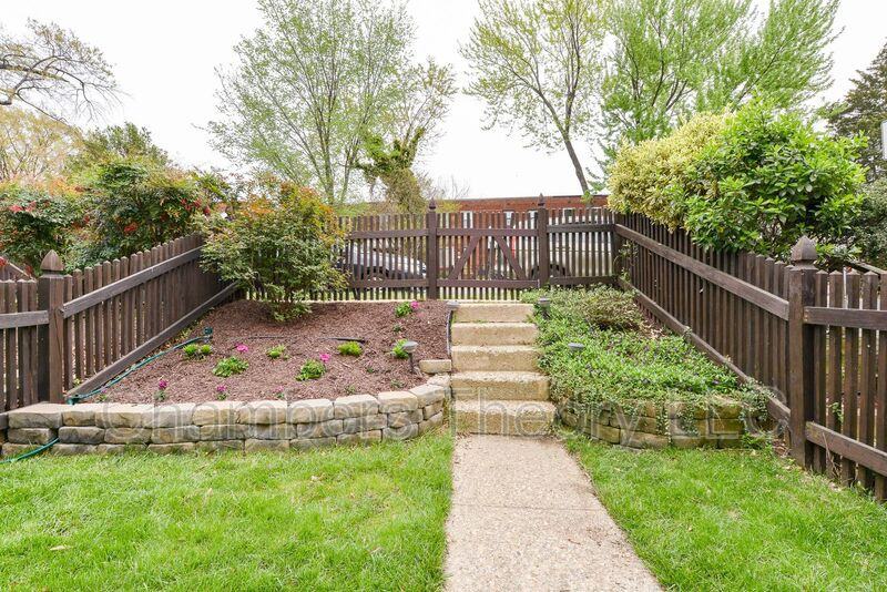 629 S Henry St - Photo 5 of 50