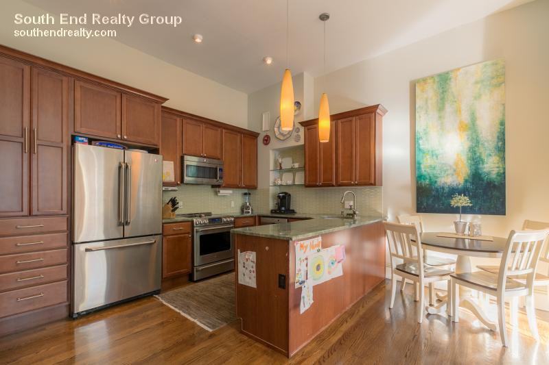29 Concord Sq #2 - Photo 3 of 14