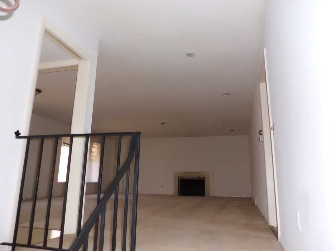 5218 Malibu Drive - Photo 2 of 10