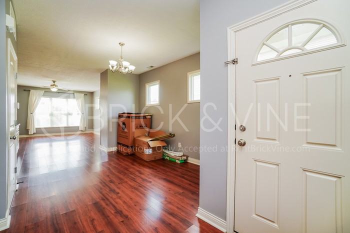 311 Griffiths Harbor Dr - Photo 2 of 18