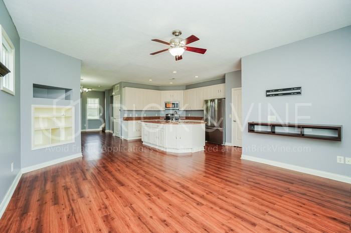 311 Griffiths Harbor Dr - Photo 3 of 18