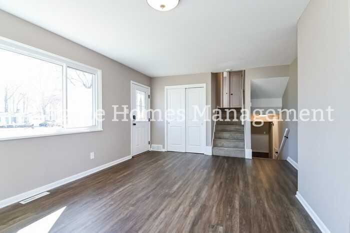 2283 Gary Dr - Photo 3 of 15