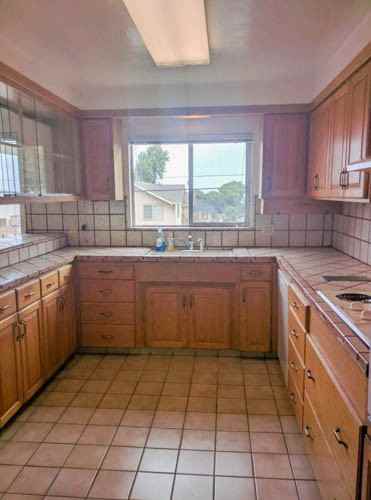 543 Hawthorne St #543 - Photo 7 of 15