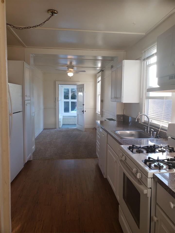 124 1/2 Grand Ave #124-1-2 - Photo 7 of 16