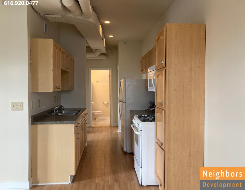 878 Grandville Ave SW - Flat 3 - Photo 2 of 16