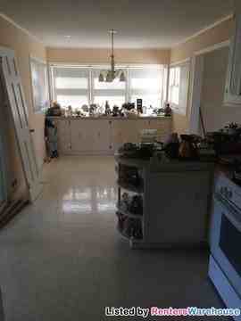 3116 Idaho Ave N - Photo 3 of 11