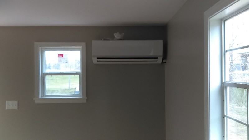 412 Henderson St - Photo 4 of 9