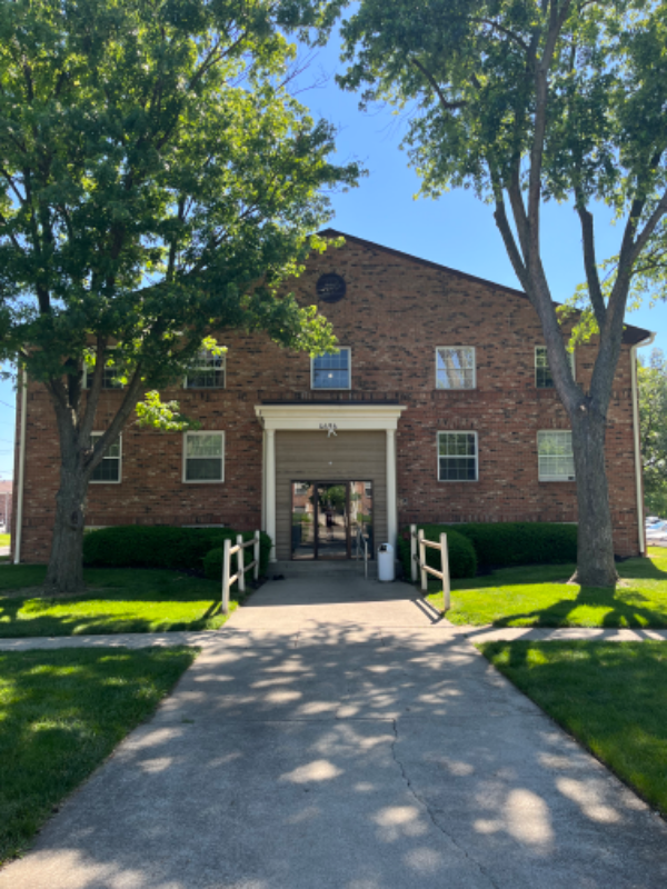 4696 Tarryton Ct S #2J - Photo 3 of 23