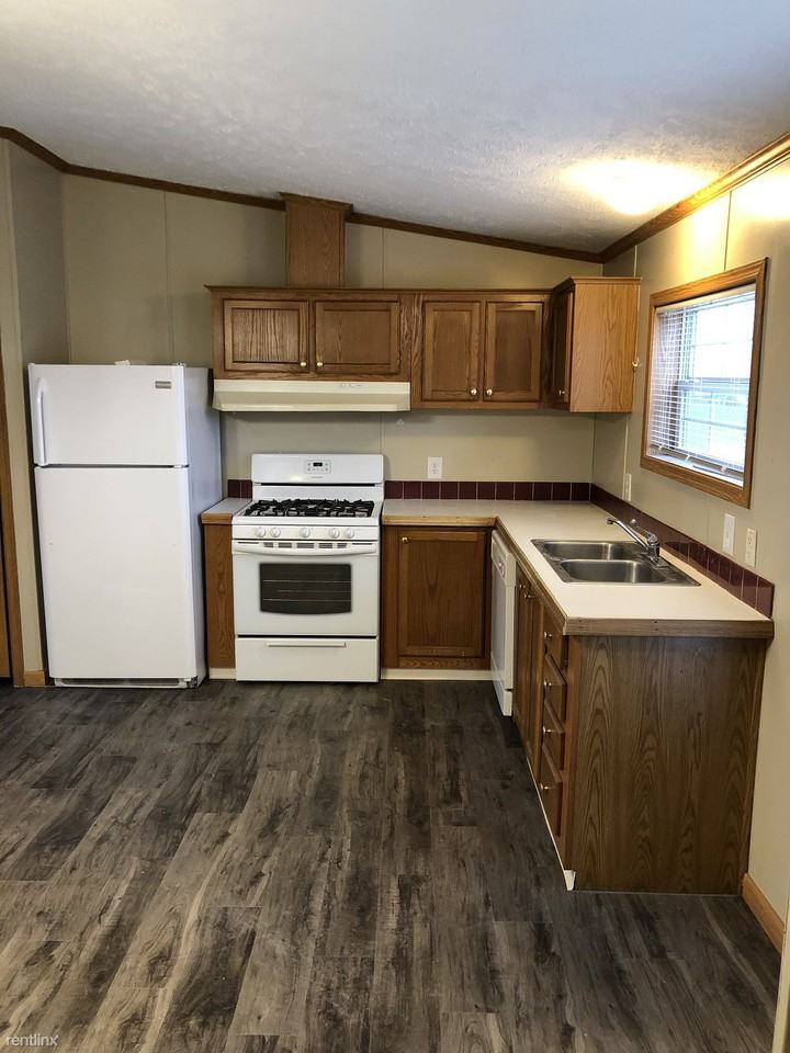 234 Hall St - Photo 3 of 10