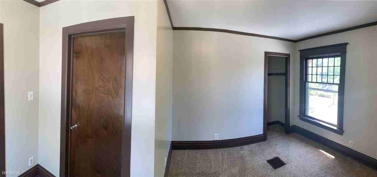 643 Thomas St SE - Photo 2 of 21