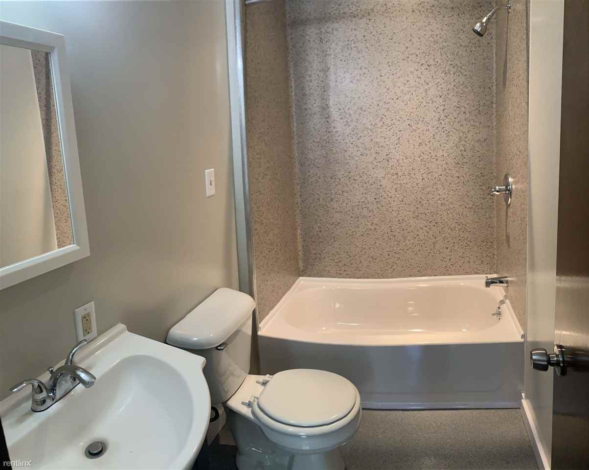 643 Thomas St SE - Photo 3 of 21