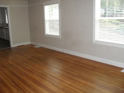 1612 Lake Ave S - Photo 2 of 14