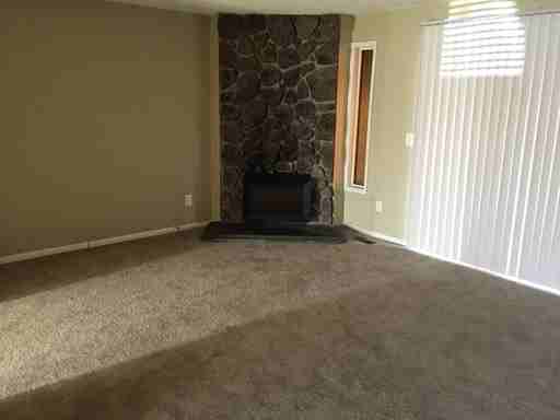 1743 NE Meadow Pl - Photo 3 of 11