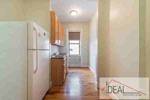 448 3rd Ave #1r - Photo 2 of 7