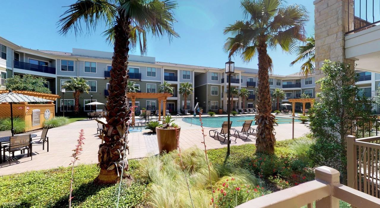 516 E Slaughter Ln - Photo 3 of 10