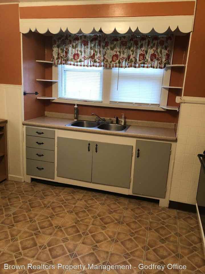 111 S Central Ave - Photo 3 of 9