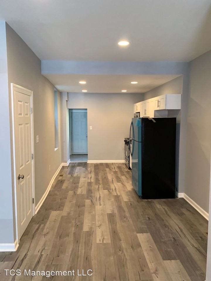 222 N Wanamaker St - Photo 2 of 16