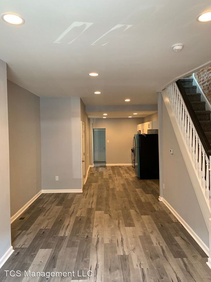 222 N Wanamaker St - Photo 3 of 16