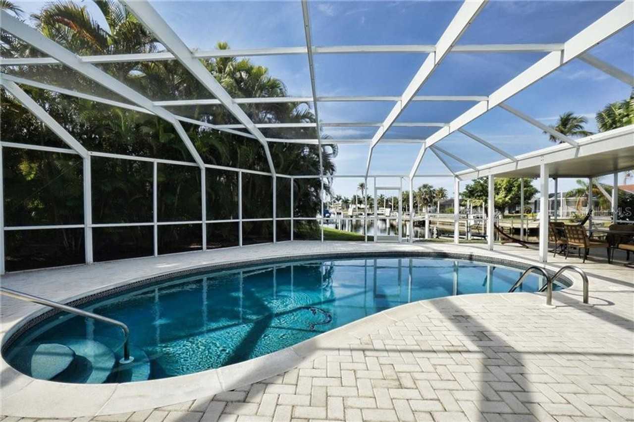 1301 Appian Dr - Photo 2 of 32