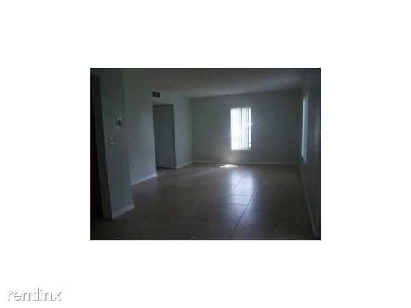 3201 Coral Lake Dr - Photo 3 of 9