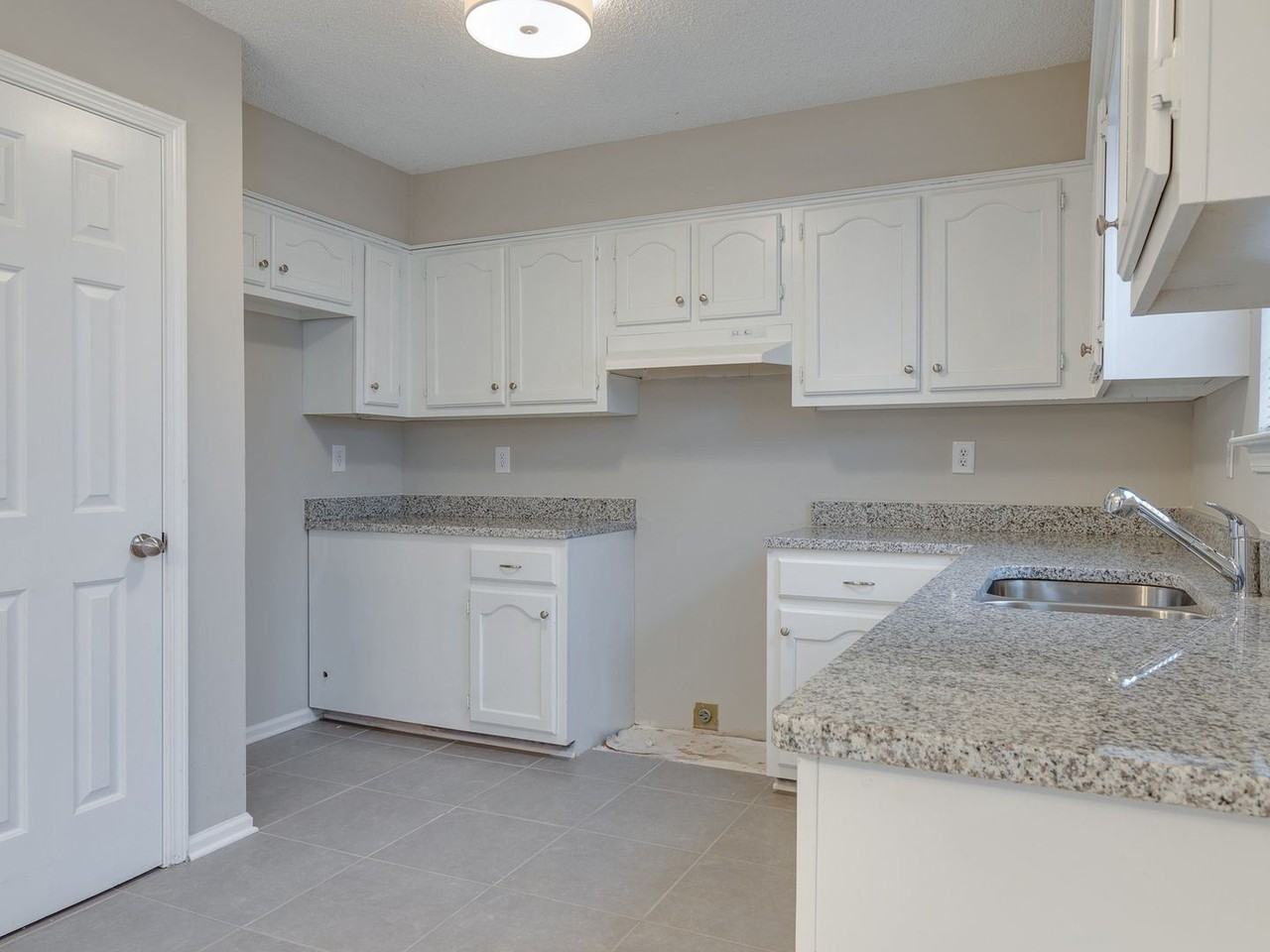 4551 Waverly Farms Rd - Photo 2 of 15