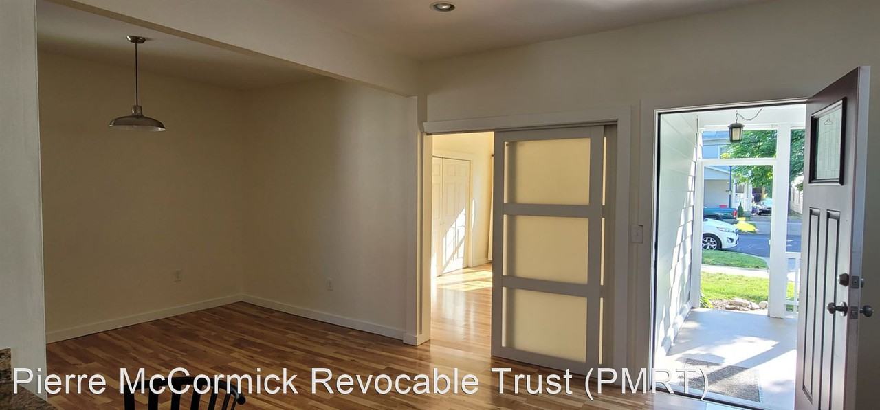 318 Parade St - Photo 2 of 8