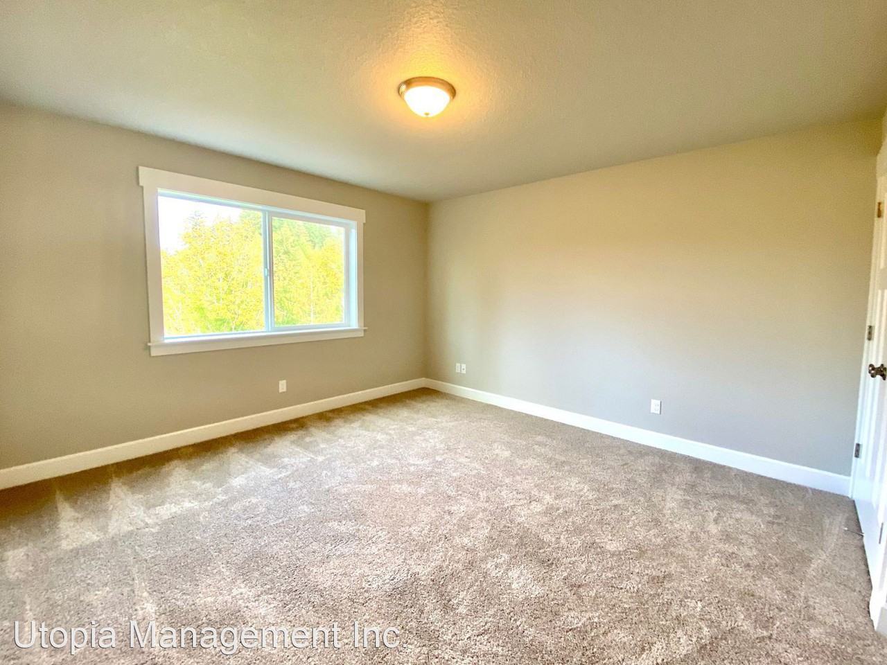1054 NE Regan Hill Loop - Photo 2 of 6