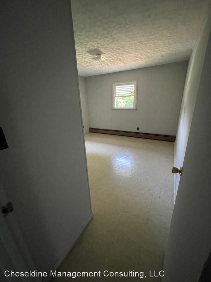 41700 Henderson Dr - Photo 2 of 10