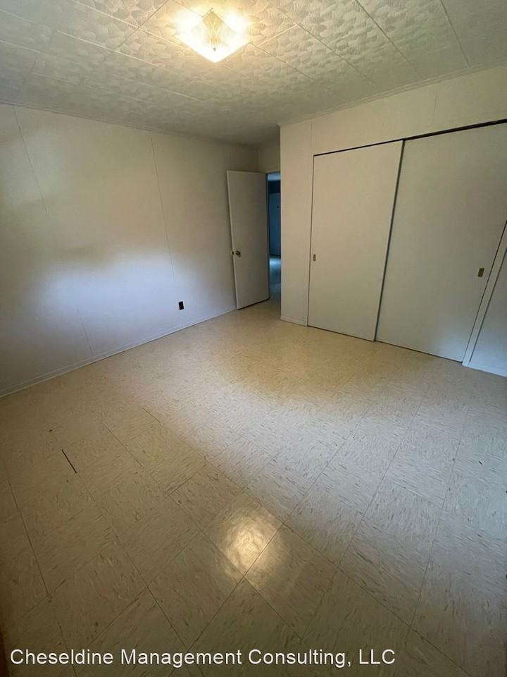 41700 Henderson Dr - Photo 3 of 10