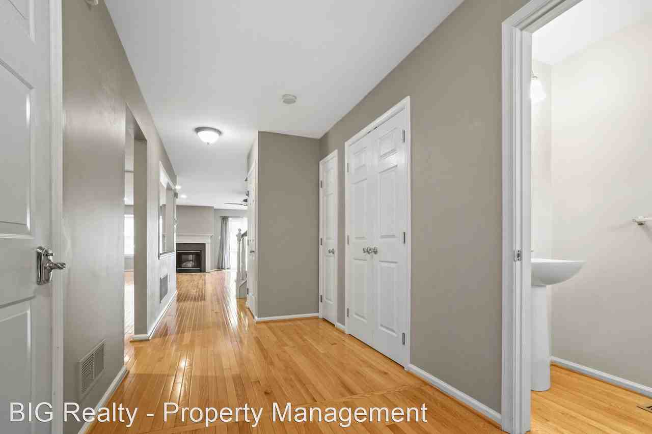 114 Harvard Dr - Photo 2 of 14