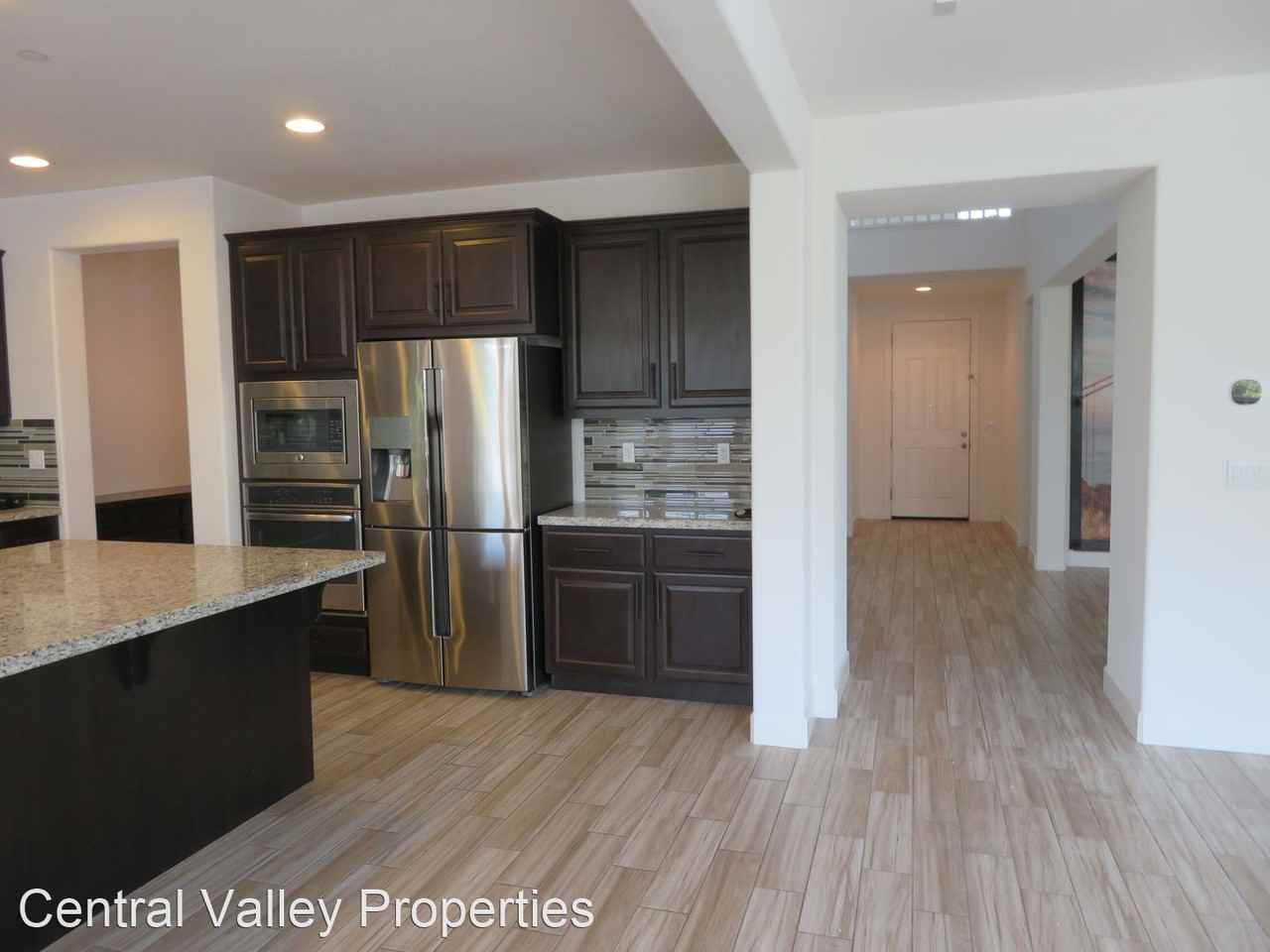 1042 S Vecindad St - Photo 3 of 15