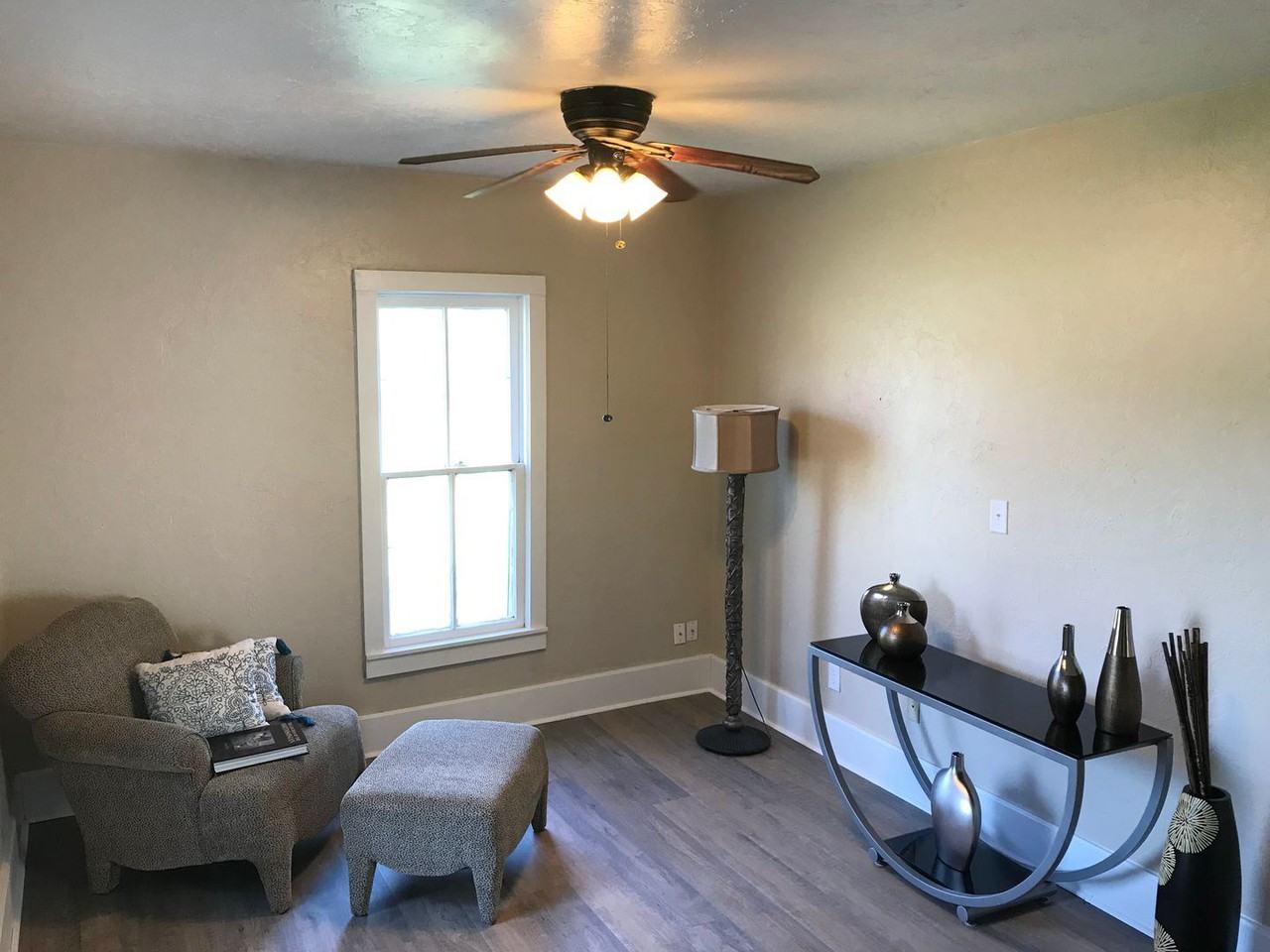 1223 E Springer Ave - Photo 3 of 12